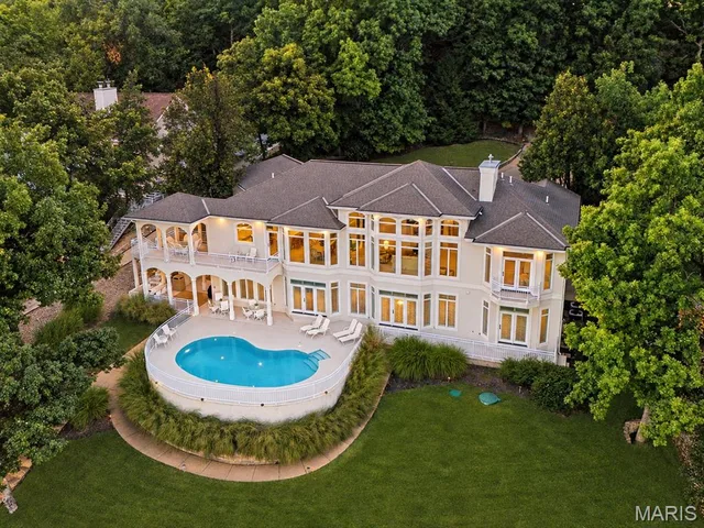 302 Crown Point Drive
