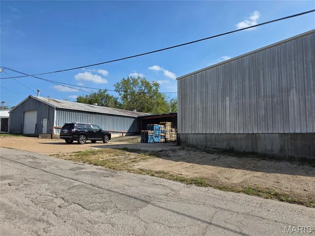 103,105,107 11th Street, Crocker MO