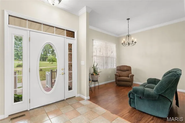Living room — 910 Oak Pass Lane Sullivan Missouri real estate
