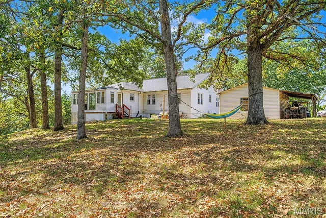 Primary bedroom — 8380 Old State Route 21 Hillsboro Missouri real estate
