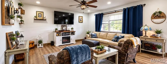 Primary bedroom — 20145 Selby Road Waynesville Missouri real estate
