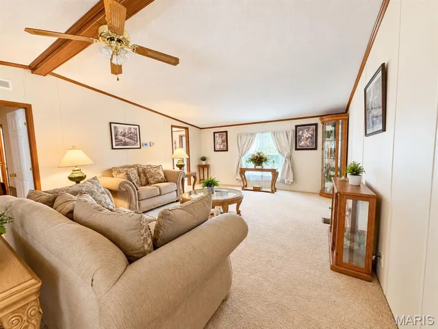 Primary bedroom — 9786 County Road 410 Ellsinore Missouri real estate