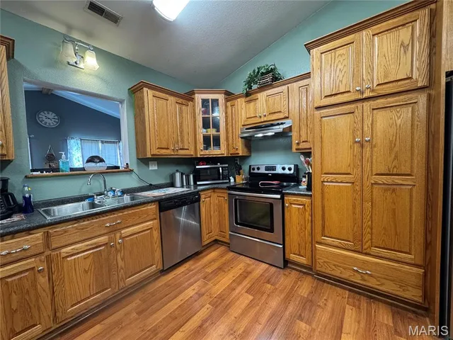 Primary bedroom — 142 White Bass Lane Naylor Missouri real estate