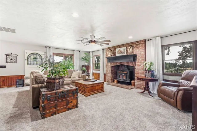 Living room — 33961 Highway D Eldridge Missouri real estate
