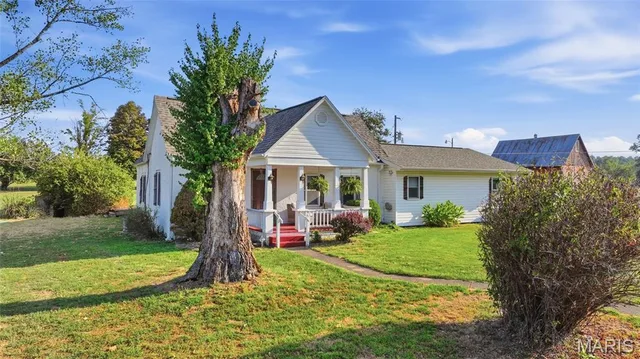 Front exterior — 16763 Sunset Drive Houston Missouri real estate