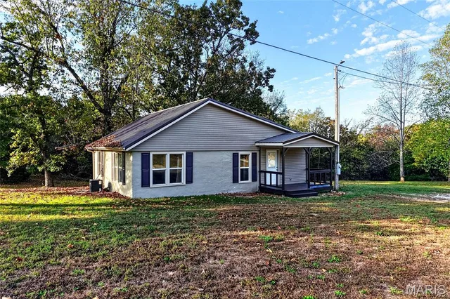 Front exterior — 19985 Highway C Lebanon Missouri real estate
