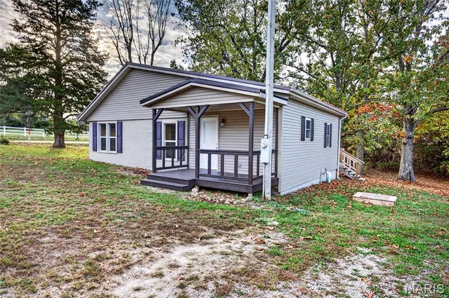Kitchen — 19985 Highway C Lebanon Missouri real estate