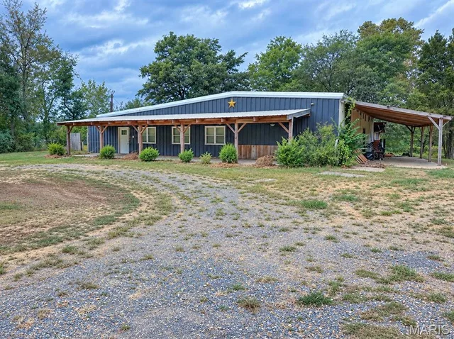 13515 Locust Street, Dexter MO