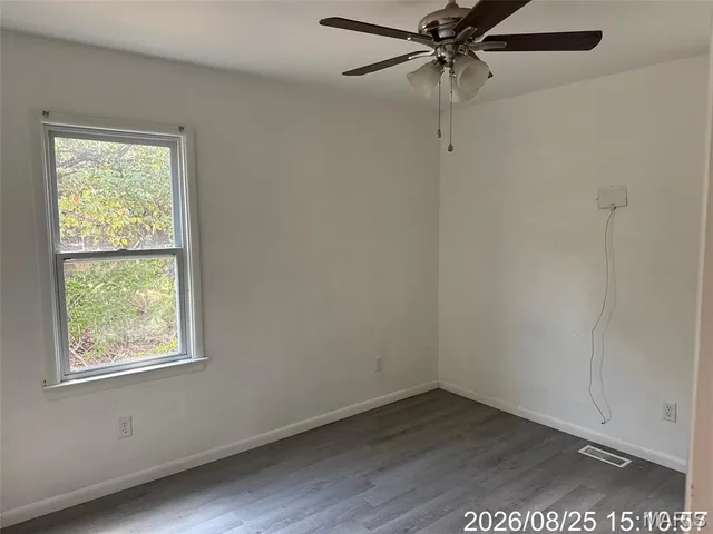 Primary bedroom — 867 W Park Manor Boulevard Lebanon Missouri real estate