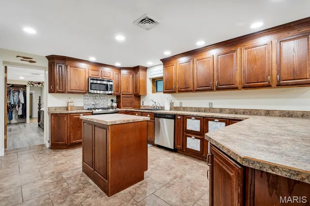 Kitchen — 2160 Highway Bismarck Missouri real estate