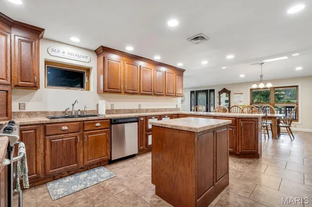 Primary bedroom — 2160 Highway Bismarck Missouri real estate