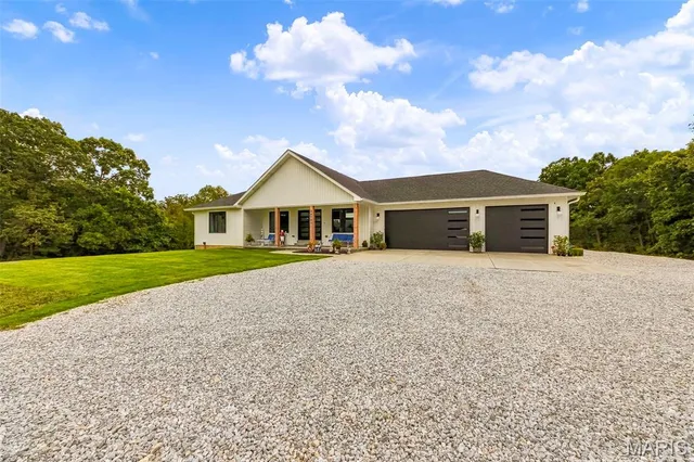 Living room — 24760 State Hwy EE Warrenton Missouri real estate