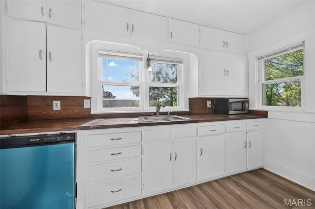 Kitchen — 885 W 4th Street Lebanon Missouri real estate