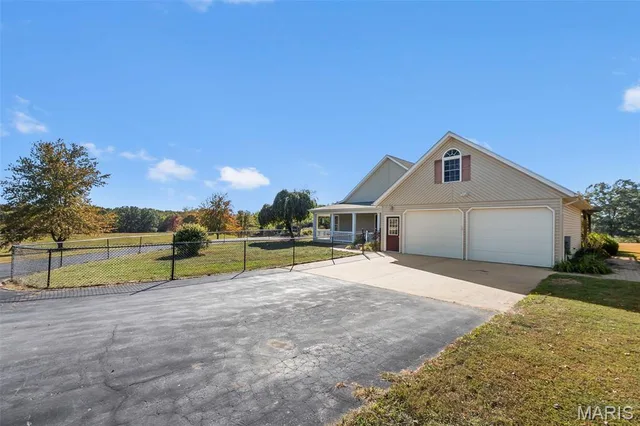 Primary bedroom — 20481 Little Gull/BCR 304 Drive Marble Hill Missouri real estate