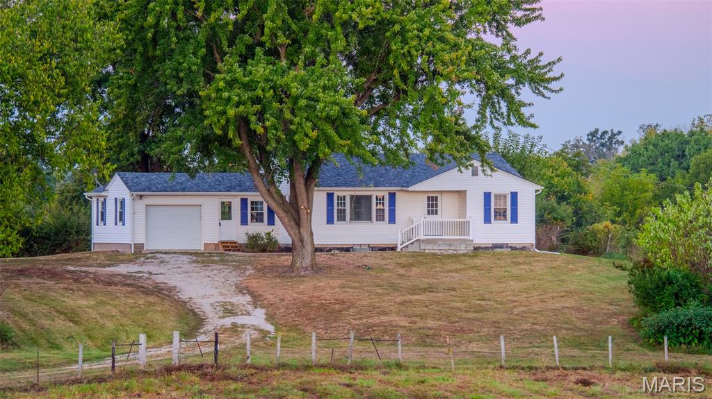 22 Gnade Rd Elsberry Missouri 2 bedroom 1 bathroom home for sale listed at $324,750