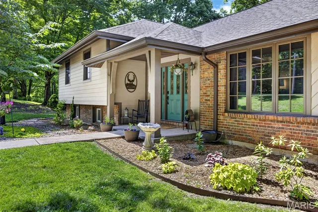 Front exterior — 800 Matson Hill Road Defiance Missouri real estate