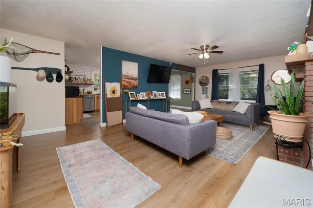 Living room — 25 Dogwood Circle Waynesville Missouri real estate