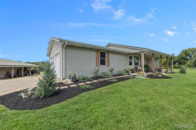 Kitchen — 21036 Shooting Star Drive Marble Hill Missouri real estate