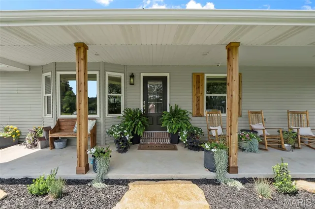 Primary bedroom — 21036 Shooting Star Drive Marble Hill Missouri real estate