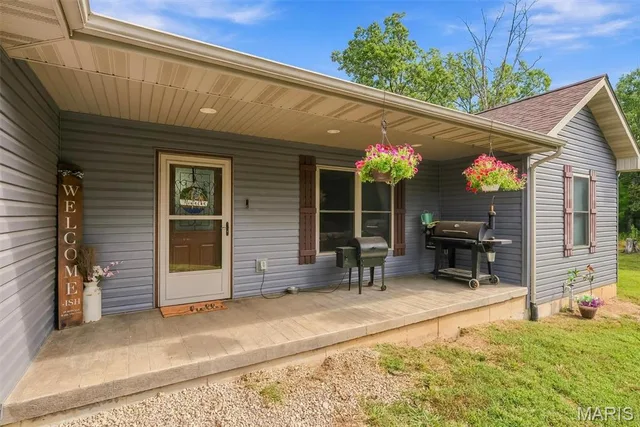 Front exterior — 2899 Old Highway 66 Bourbon Missouri real estate