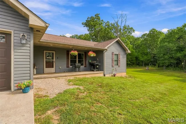 Kitchen — 2899 Old Highway 66 Bourbon Missouri real estate