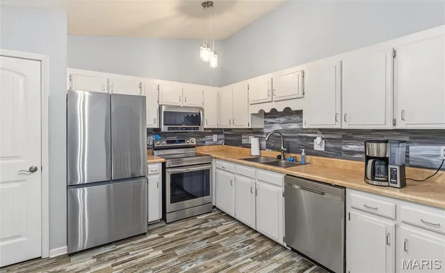 Kitchen — 22885 Hickerson Drive St Robert Missouri real estate