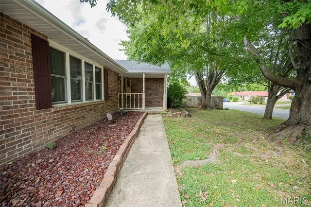 Front exterior — 1606 Amber Place Rolla Missouri real estate