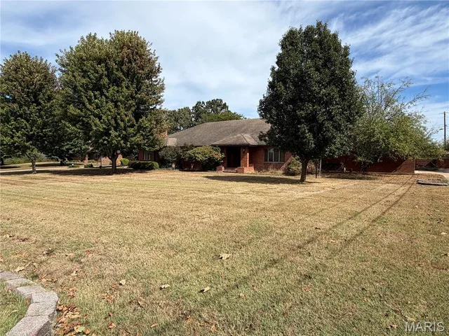 154 Manors Drive, Lebanon MO