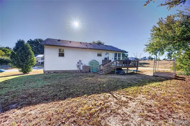 Primary bedroom — 601 Twin Valley Drive Lebanon Missouri real estate