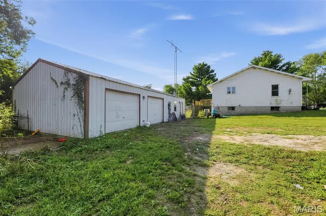 Primary bedroom — 10 Gage Road Eldon Missouri real estate