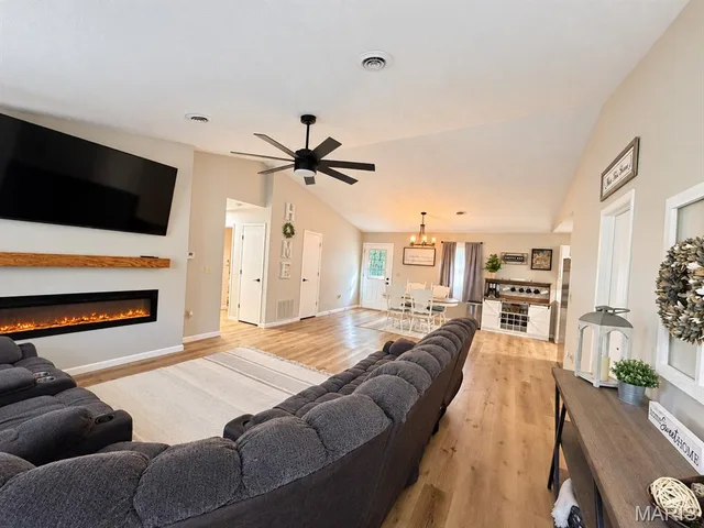 Living room — 16420 Twilight Drive St Robert Missouri real estate