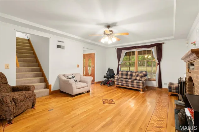Living room — 224 Airport Road St Clair Missouri real estate