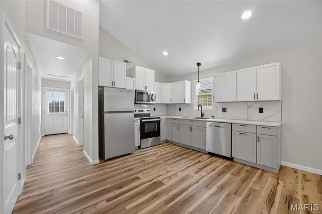 Primary bedroom — 430 Railroad Avenue Lebanon Missouri real estate