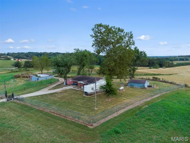 Primary bedroom — 4109 State Highway 34 Burfordville Missouri real estate