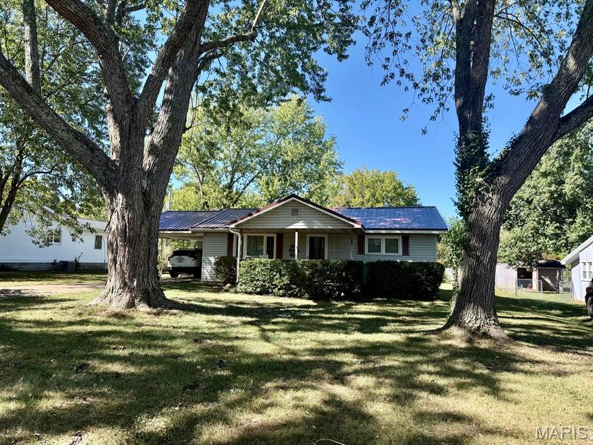 305 Cherry Street Houston Missouri 2 bedroom 1 bathroom home for sale listed at $102,900