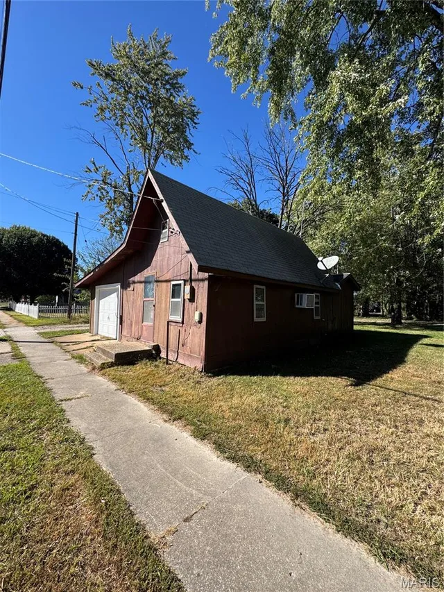 Front exterior — 300 W Third St Belle Missouri real estate