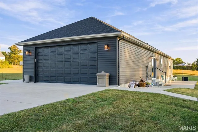 Primary bedroom — 526 Luechtefeld Farm Drive Leslie Missouri real estate