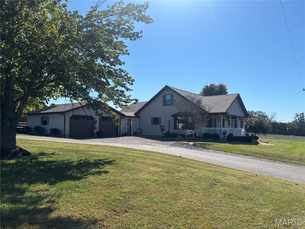 2527 Highway JJ Bourbon Missouri 4 bedroom 2 bathroom home for sale listed at $1,499,000