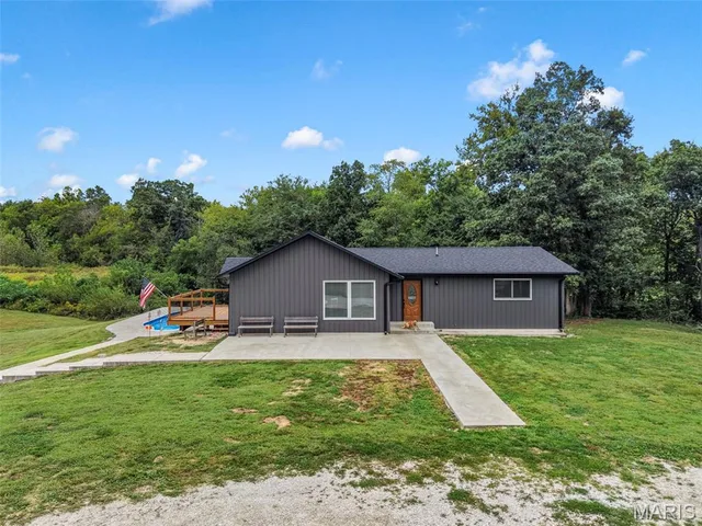 Front exterior — 198 Evans Lane Elsberry Missouri real estate