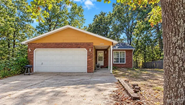 Front exterior — 16958 Hemlock Lane St Robert Missouri real estate