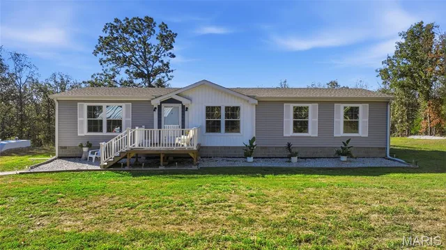 5963 Highway 17, Yukon MO