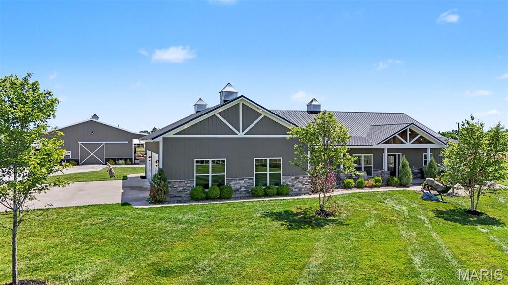 219 Fieth Road Troy Missouri 2 bedroom 3 bathroom home for sale listed at $850,000