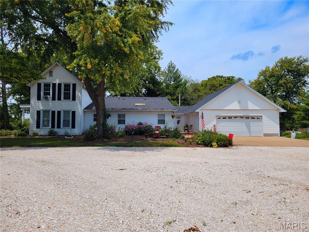 22169 NW Service Road Warrenton Missouri 3 bedroom 2 bathroom home for sale listed at $699,000
