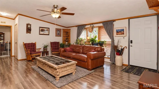 Primary bedroom — 11850 County Road 5300 Rolla Missouri real estate