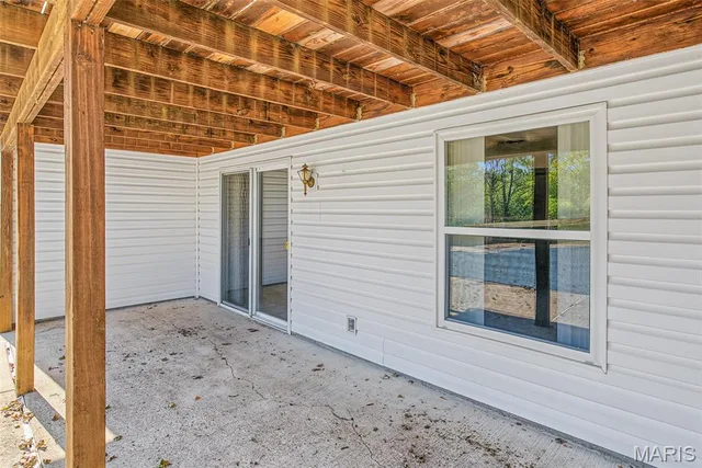 Primary bedroom — 6231 State Road H De Soto Missouri real estate
