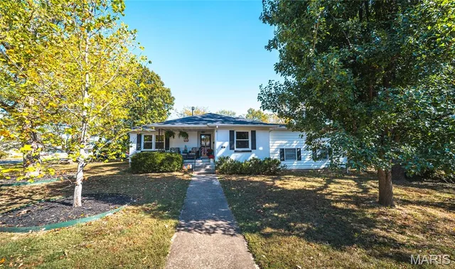 Front exterior — 100 Woodland Drive Rolla Missouri real estate