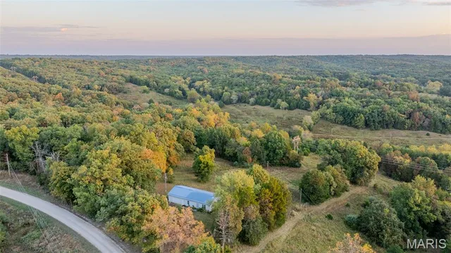 9022 County Road 469, Portland MO