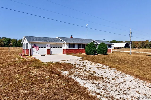 Front exterior — 151 Watkins Ford Road Iberia Missouri real estate