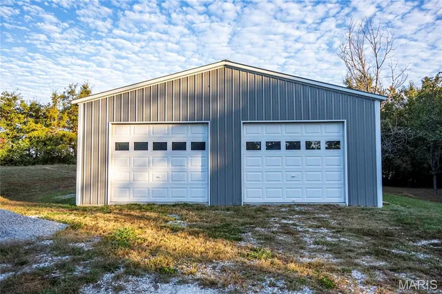Primary bedroom — 228 Logan Road Silex Missouri real estate
