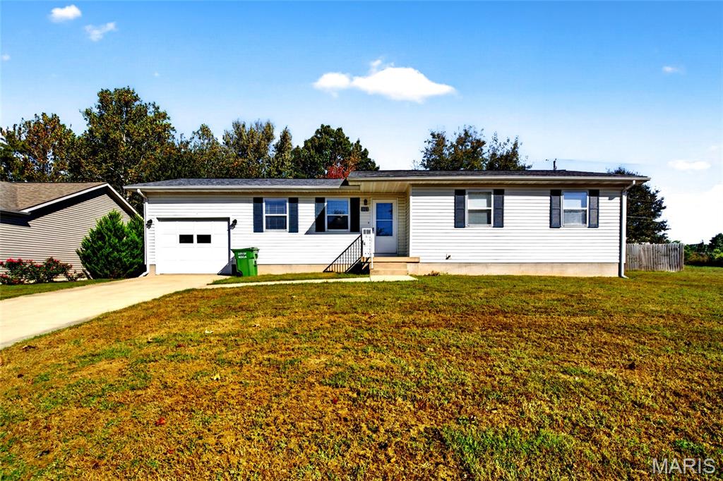 1811 Sandstone Drive Rolla Missouri 3 bedroom 2 bathroom home for sale listed at $215,000